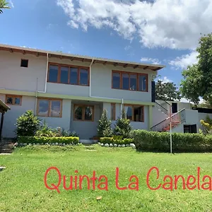 la-canela.hotelsquito.com/